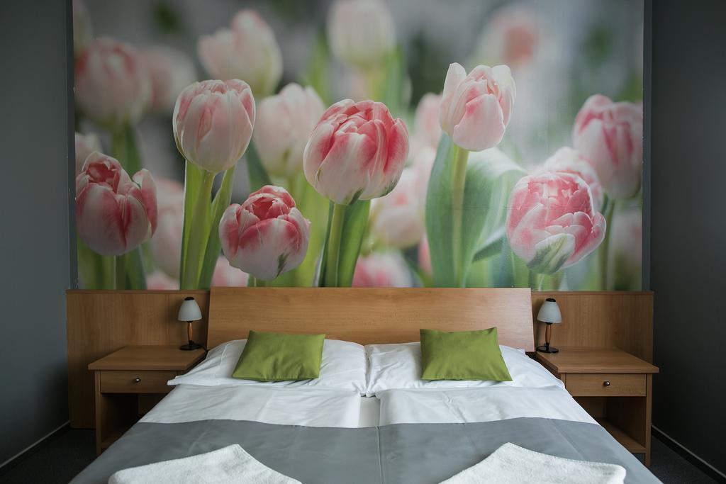 Hotel Imos Břeclav エクステリア 写真