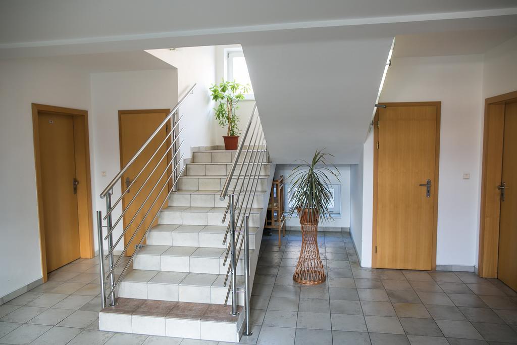 Hotel Imos Břeclav エクステリア 写真