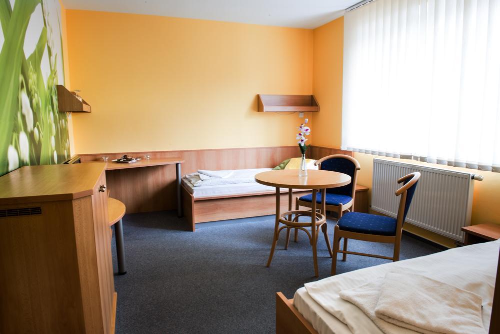 Hotel Imos Břeclav エクステリア 写真