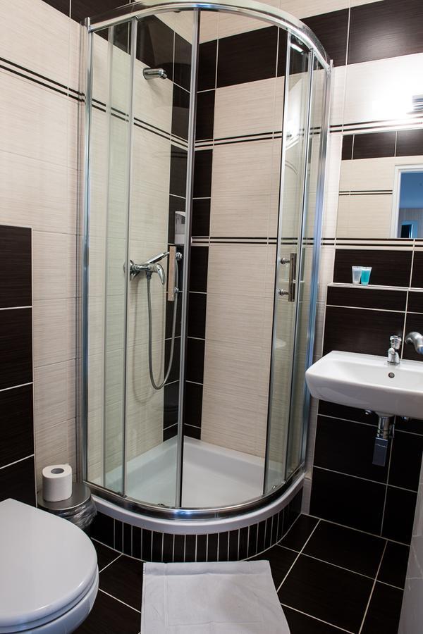 Hotel Imos Břeclav エクステリア 写真