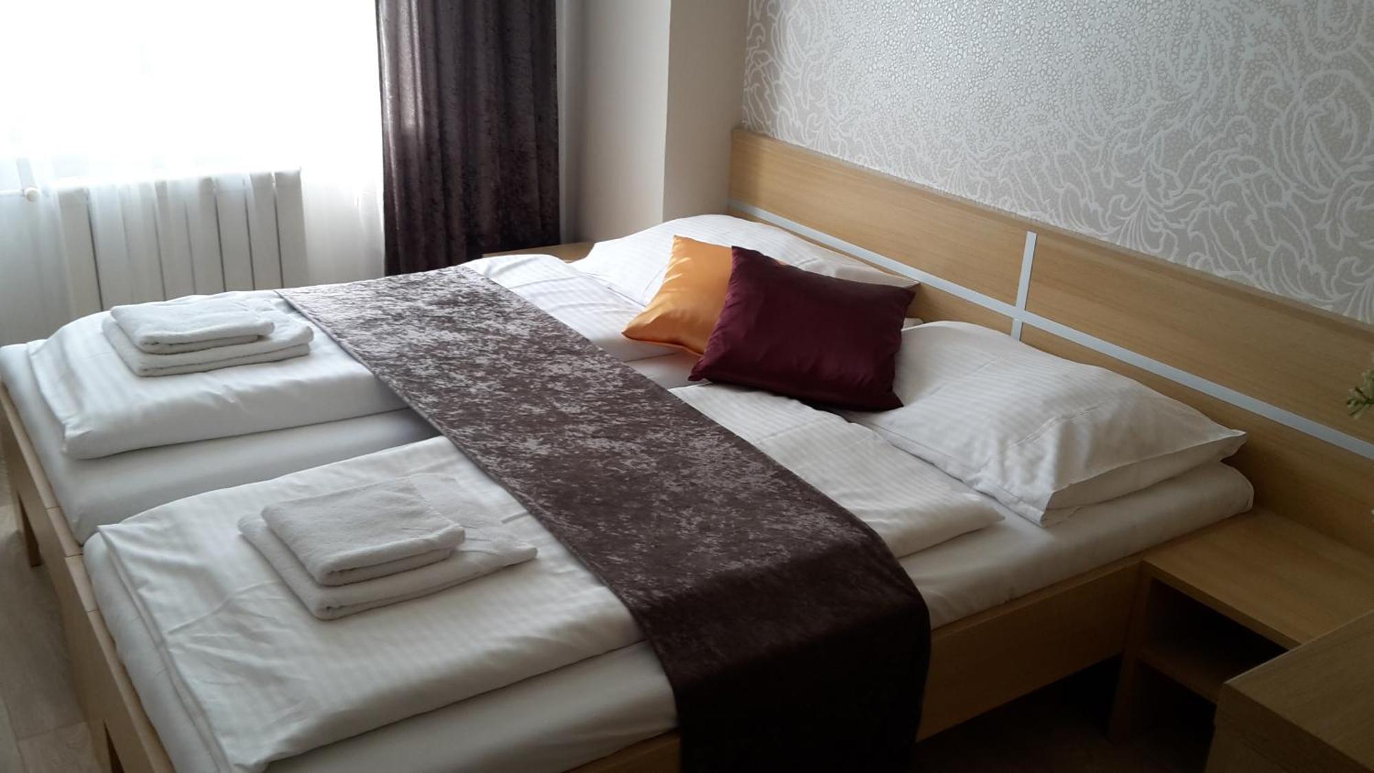 Hotel Imos Břeclav エクステリア 写真